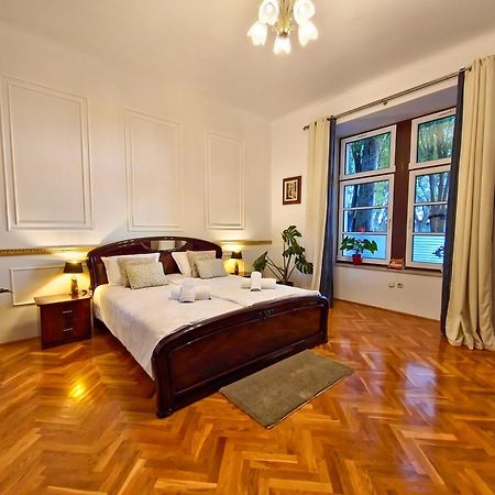 Villa Muenz Apartment Franz พูลา ภายนอก รูปภาพ