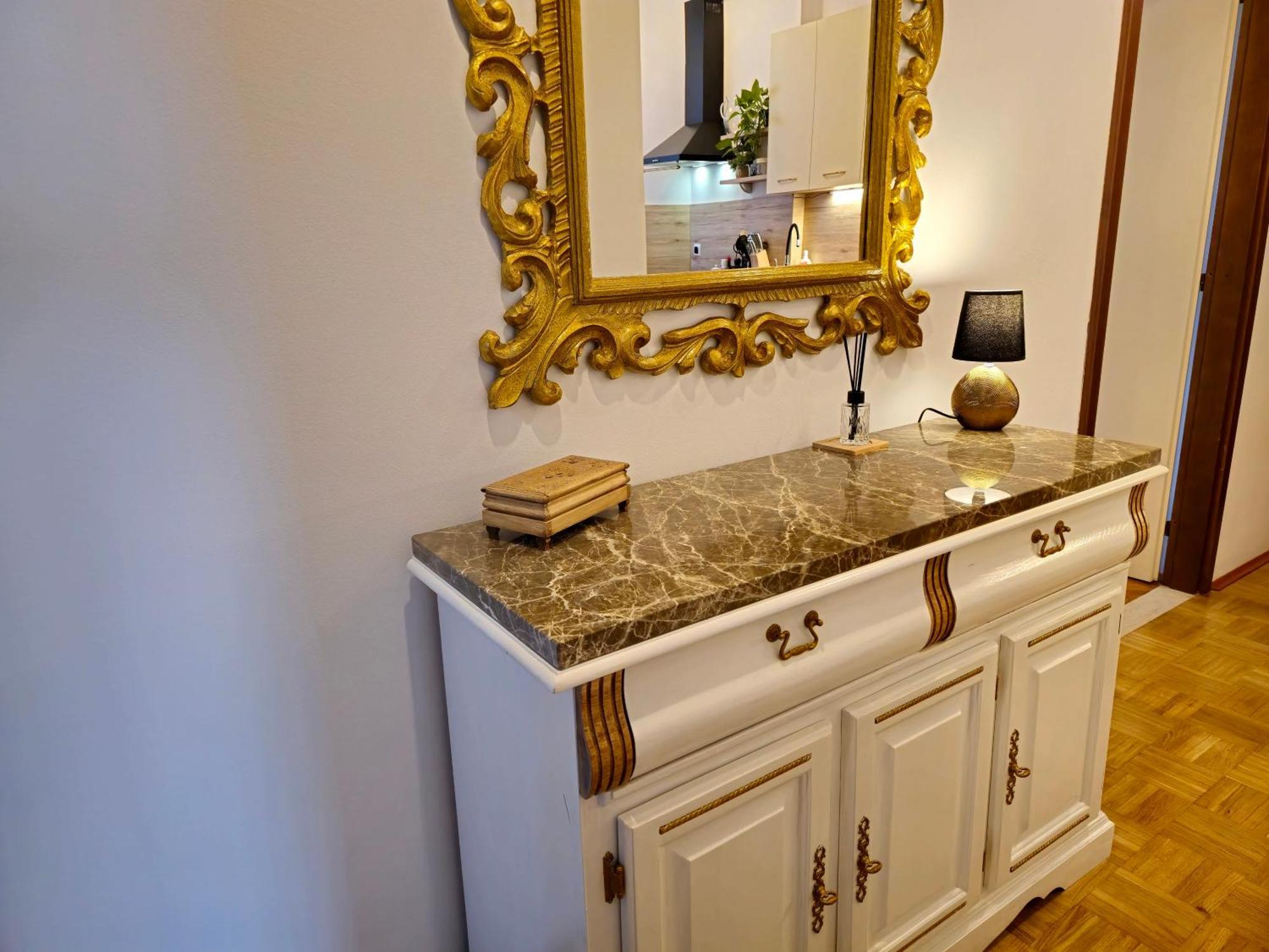 Villa Muenz Apartment Franz พูลา ภายนอก รูปภาพ