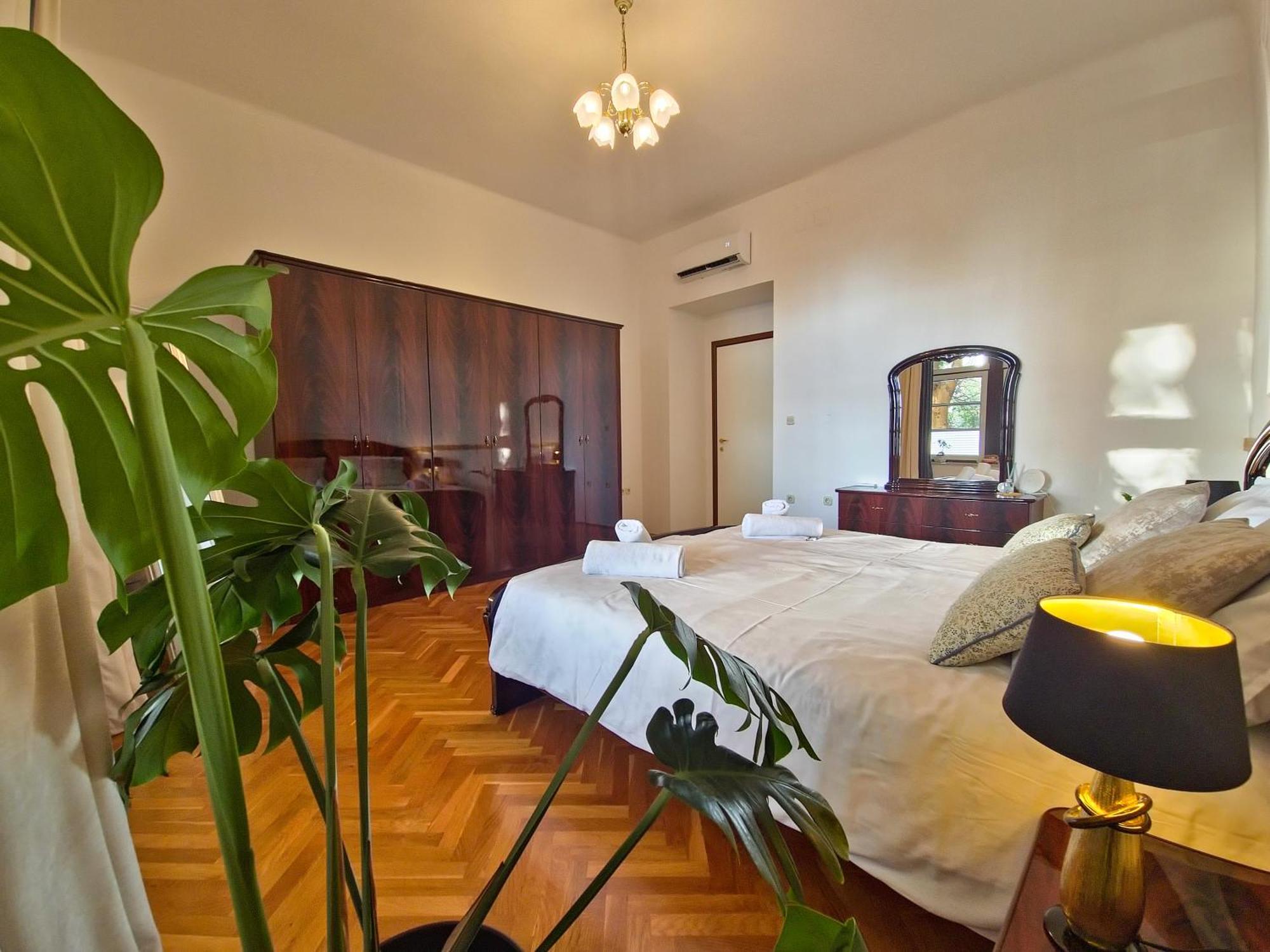 Villa Muenz Apartment Franz พูลา ภายนอก รูปภาพ