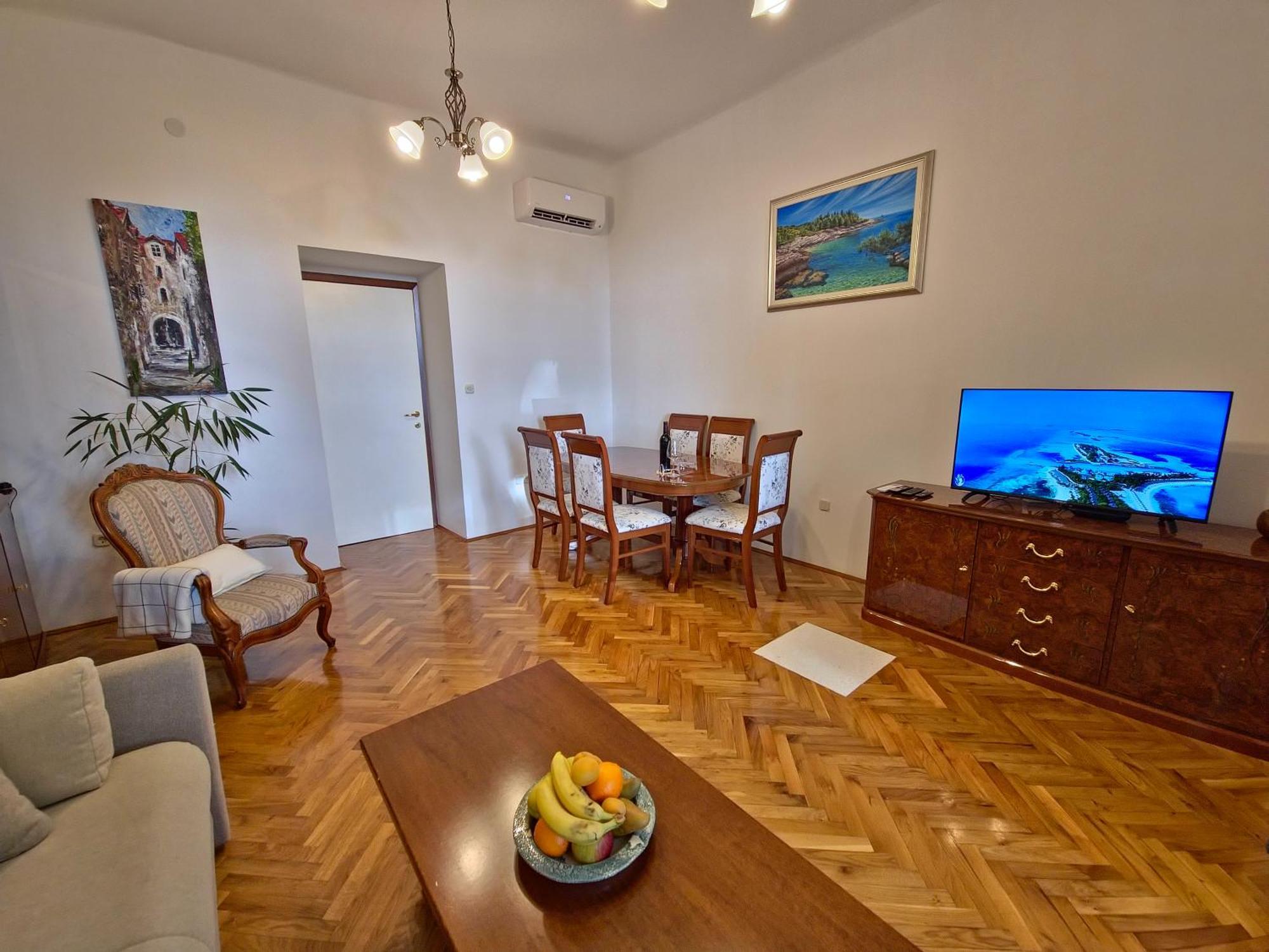 Villa Muenz Apartment Franz พูลา ภายนอก รูปภาพ